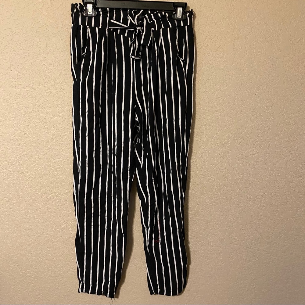 💙Black And White Striped Pants!